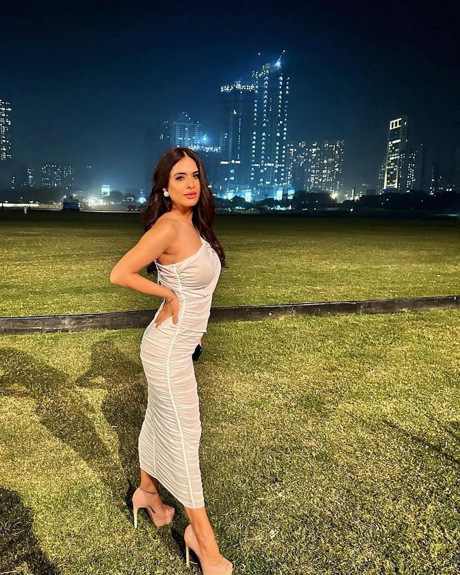 Nehhaa Malik 16