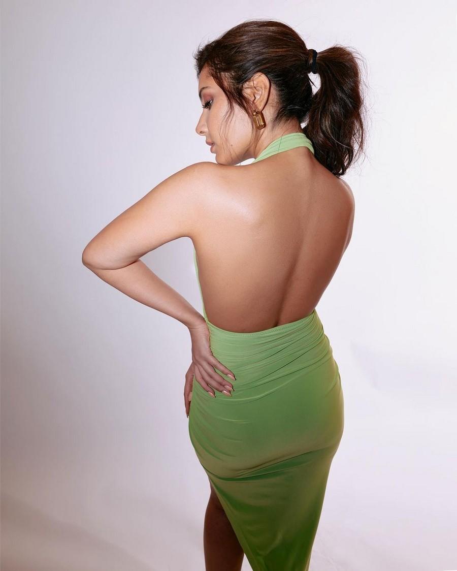 Raashii Khanna 10