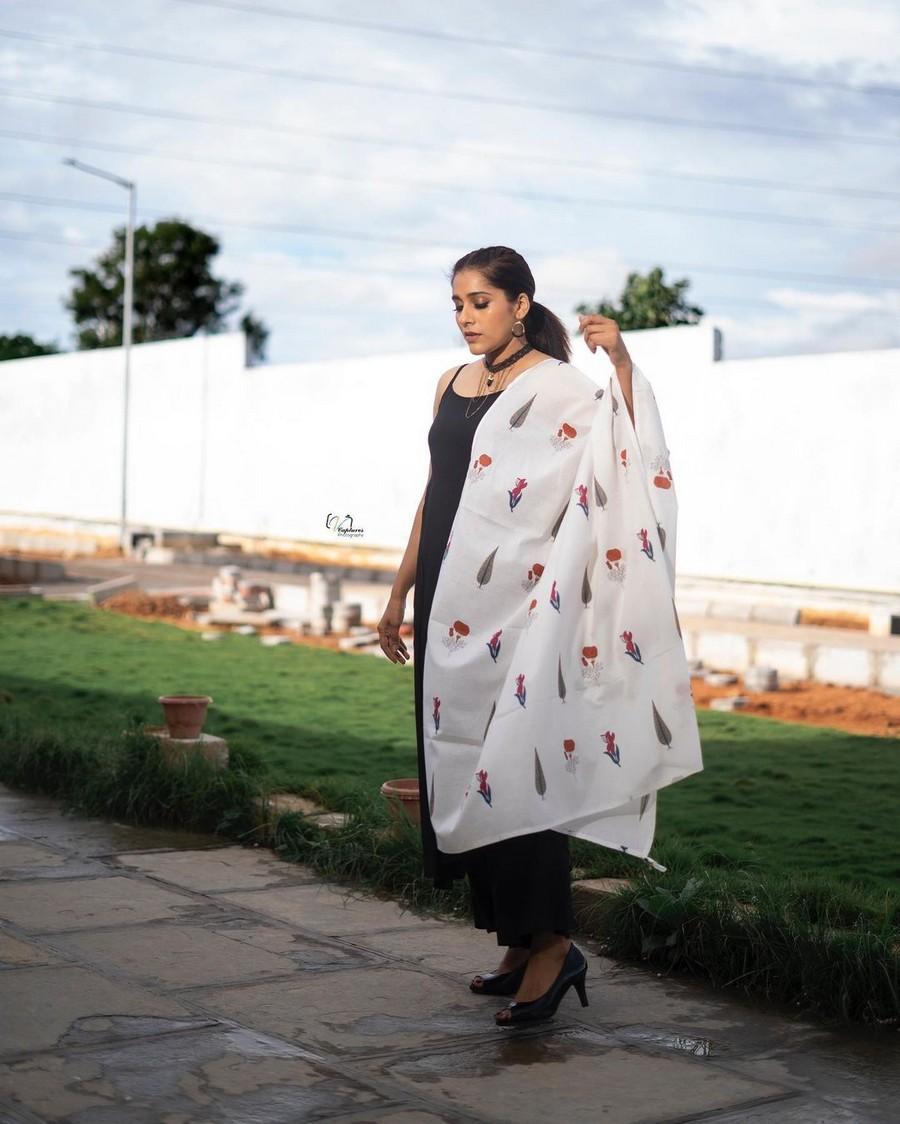 Rashmi Gautam 2