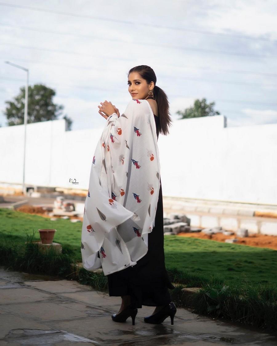 Rashmi Gautam 4