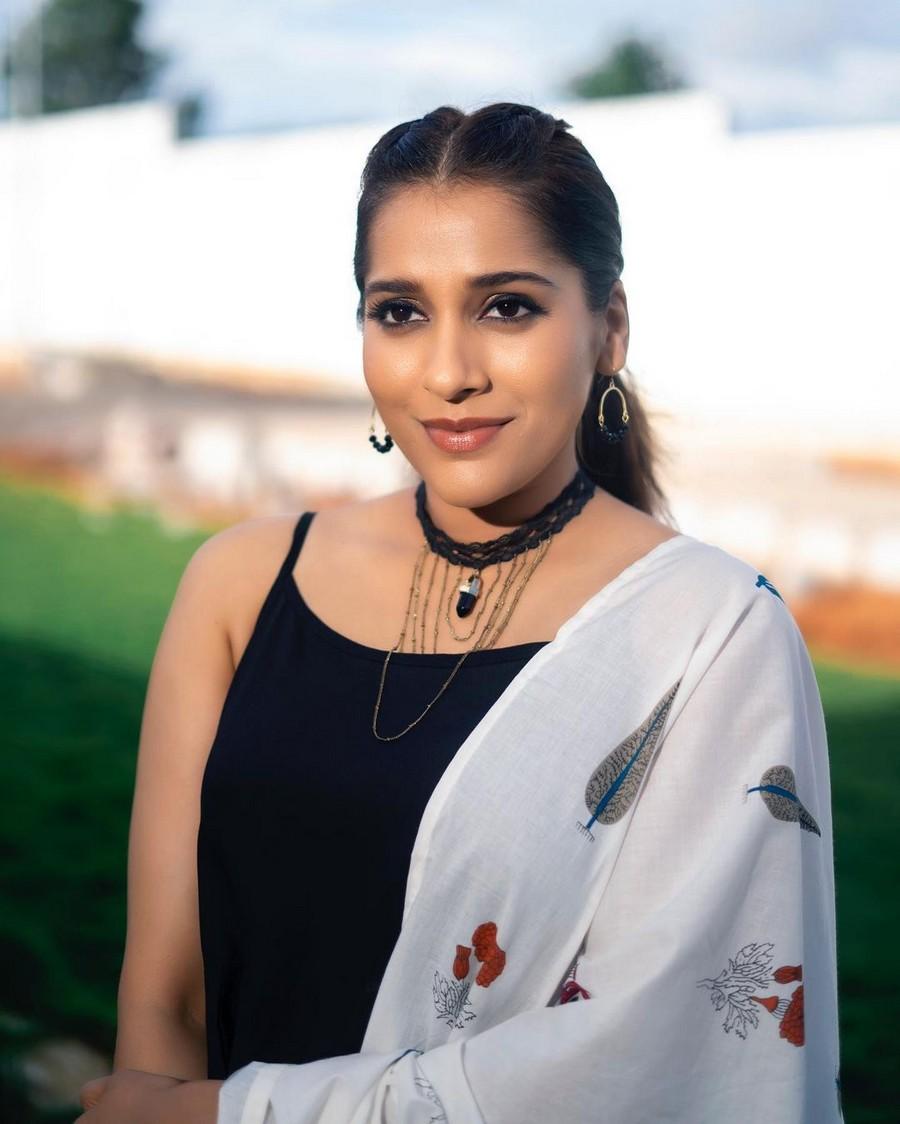 Rashmi Gautam 5