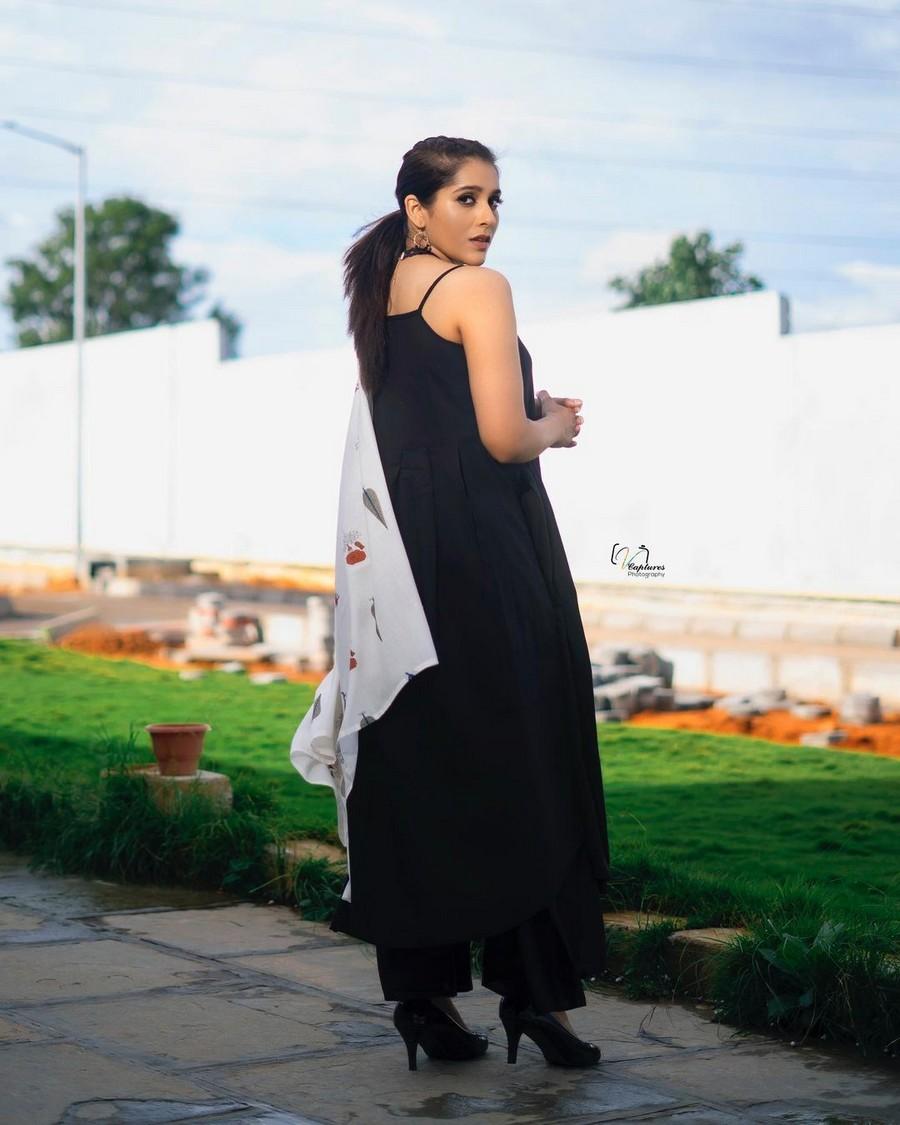 Rashmi Gautam 7