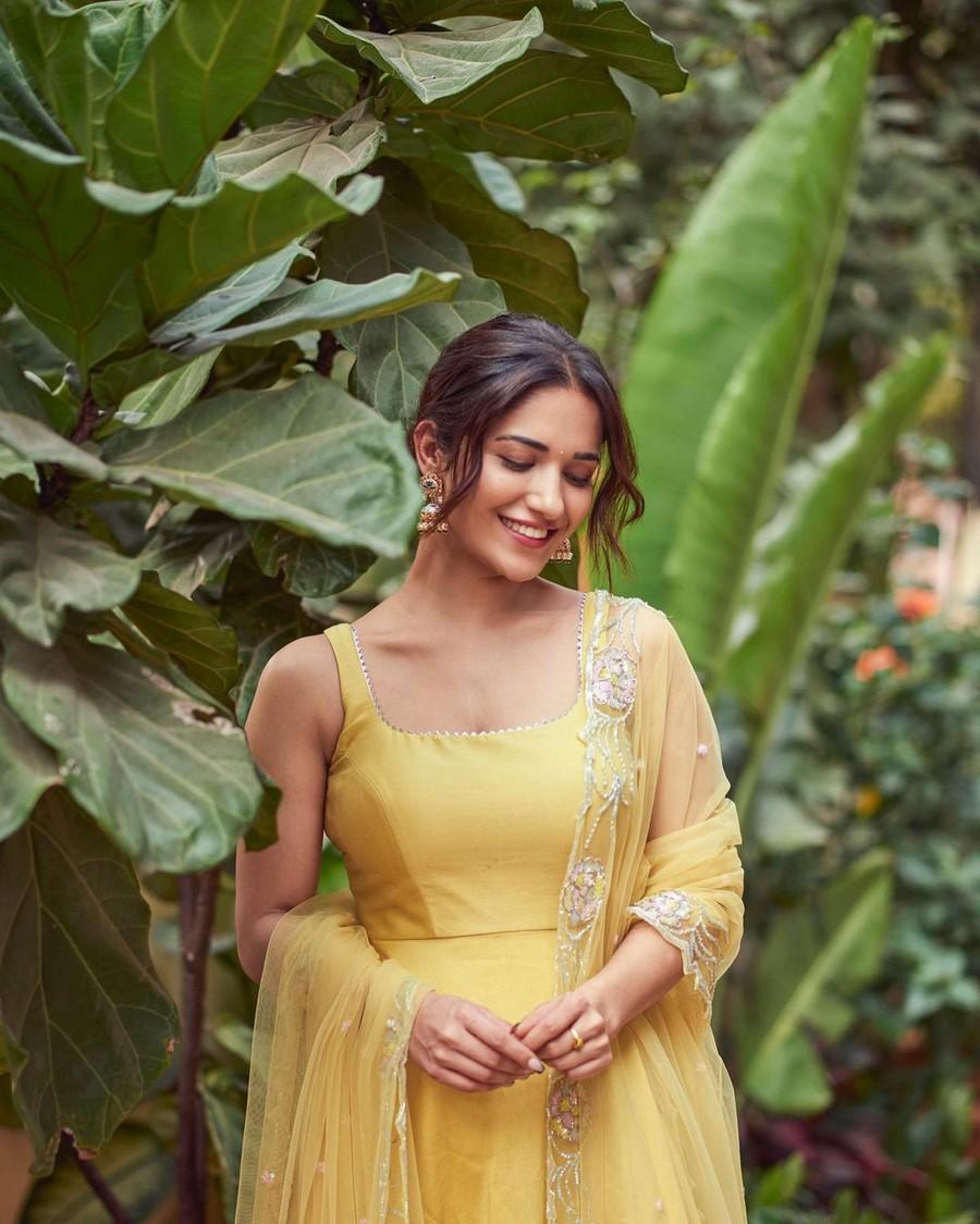 Ruhani Sharma 2