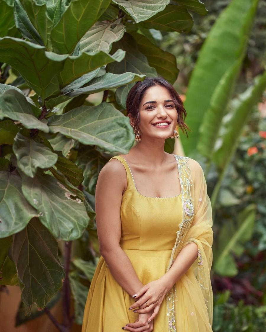 Ruhani Sharma 3