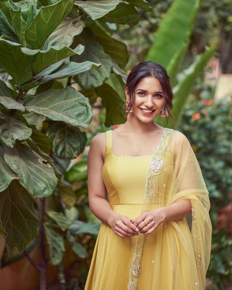 Ruhani Sharma 4