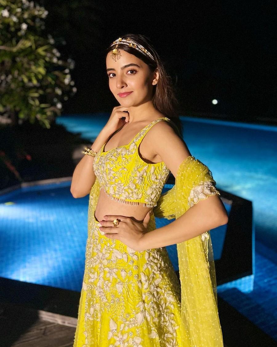 Rukshaar Dhillon 10