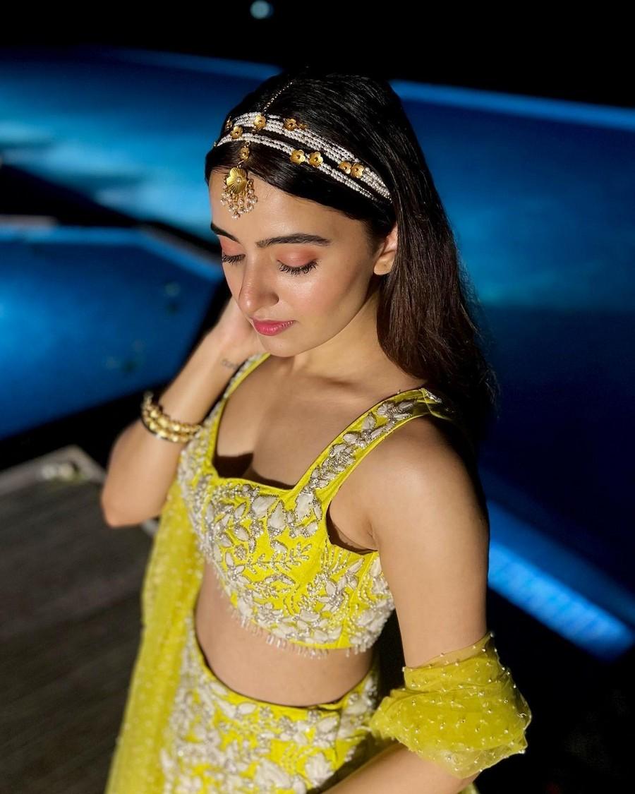 Rukshaar Dhillon 7