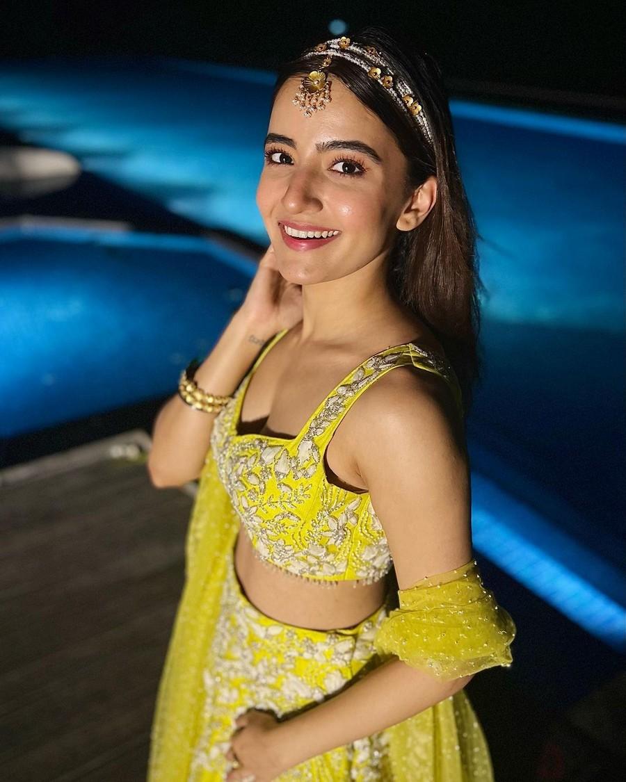 Rukshaar Dhillon 8