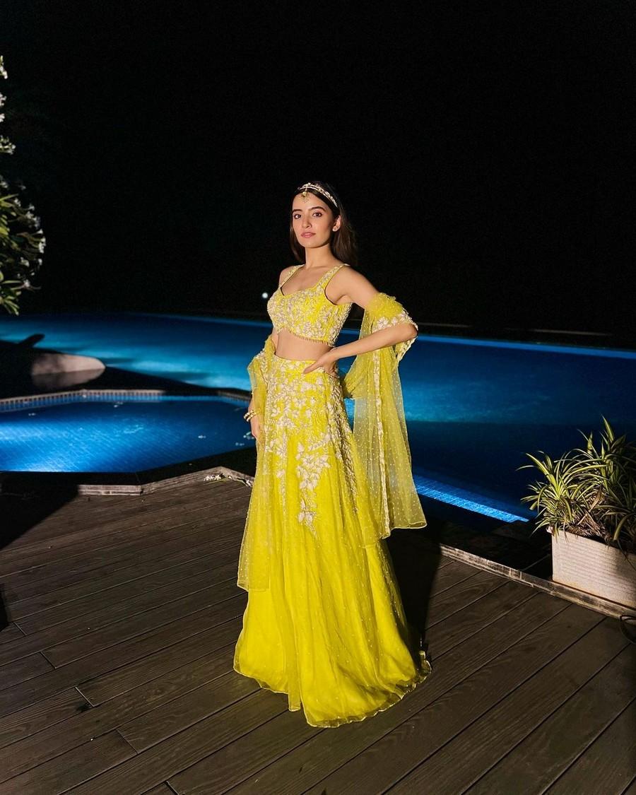 Rukshaar Dhillon 9