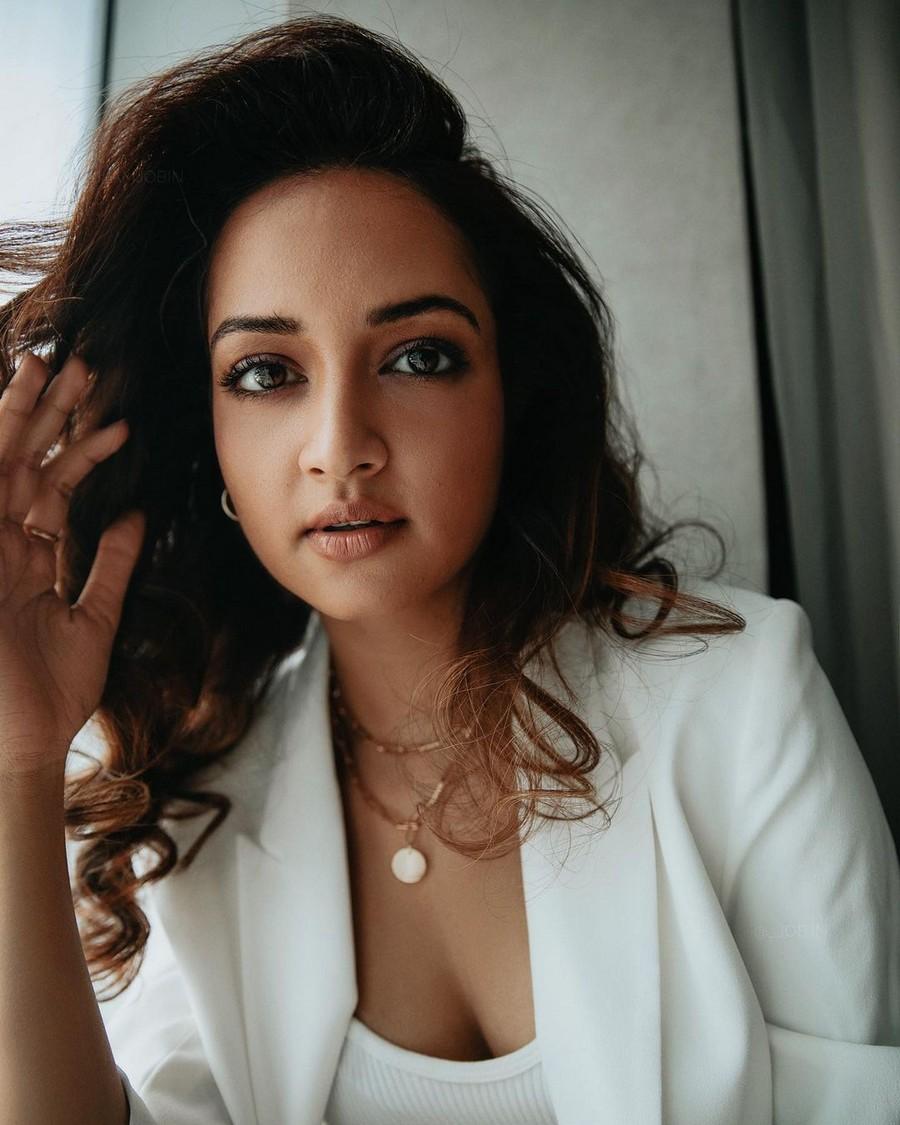 Shanvi Srivastava 6