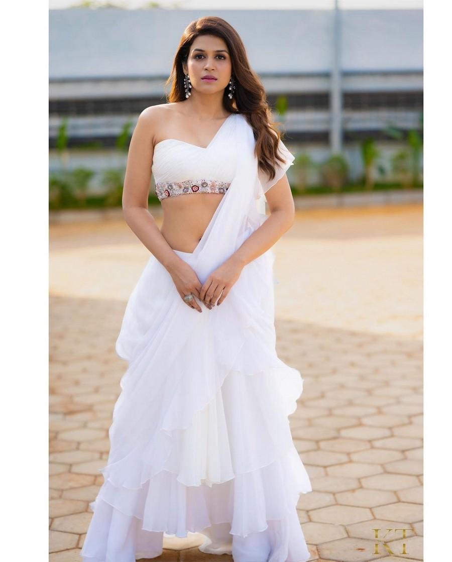 Shraddha Das 15