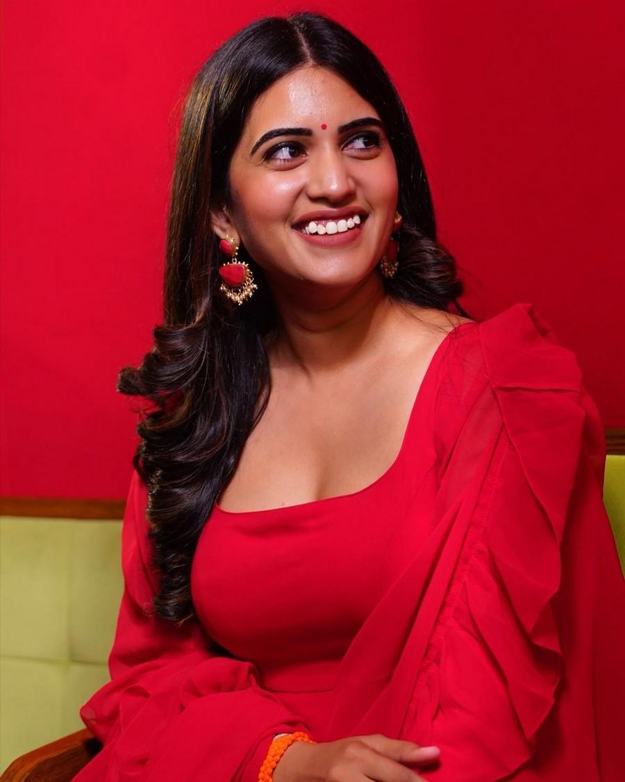 Sravanthi Chokarapu 3