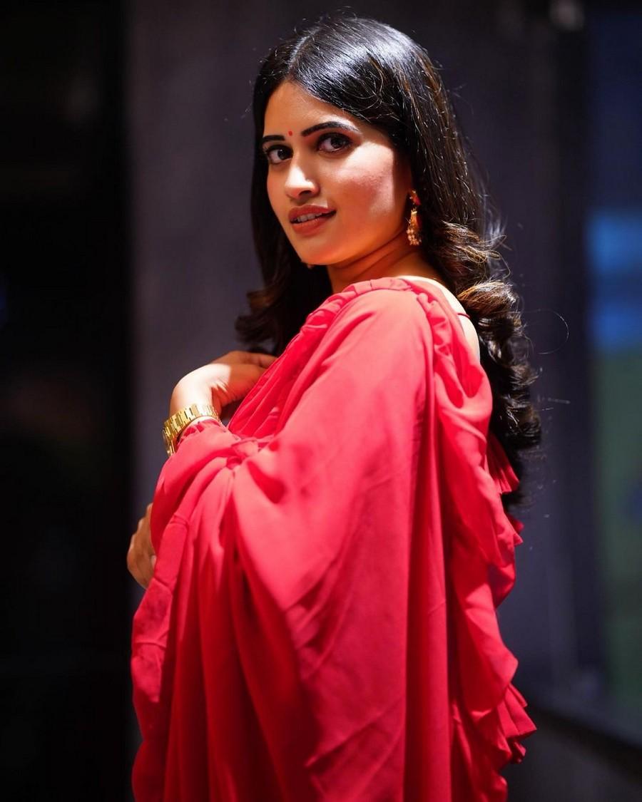Sravanthi Chokarapu 4