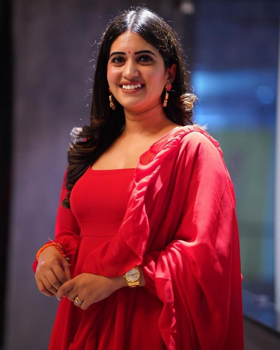 Sravanthi Chokarapu 6