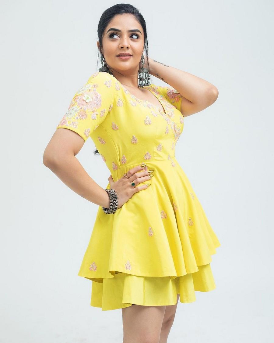 Sreemukhi 2