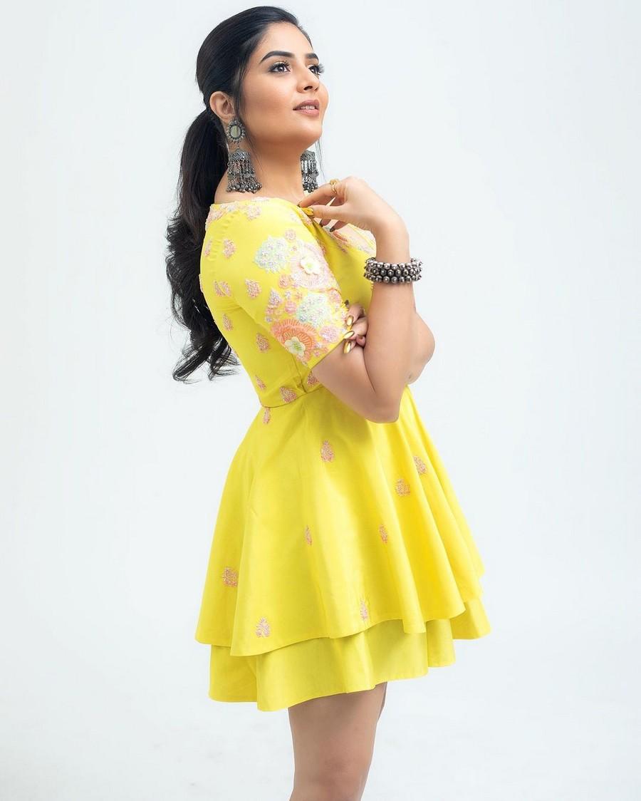 Sreemukhi 4