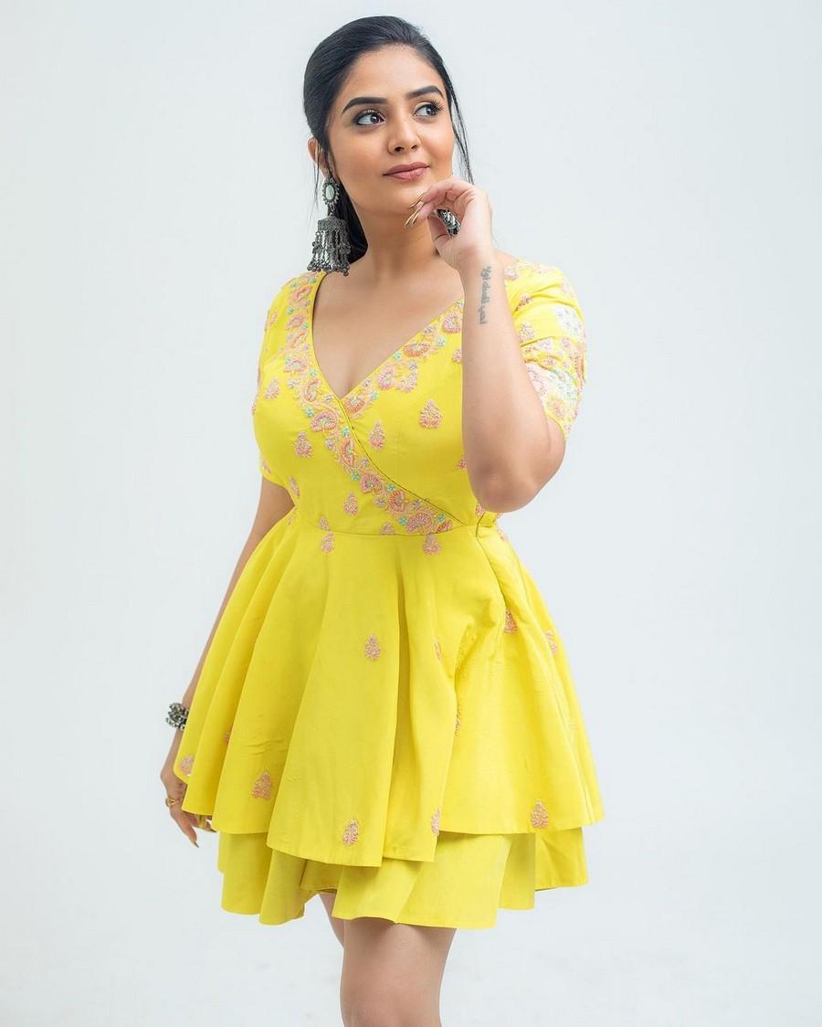 Sreemukhi 5