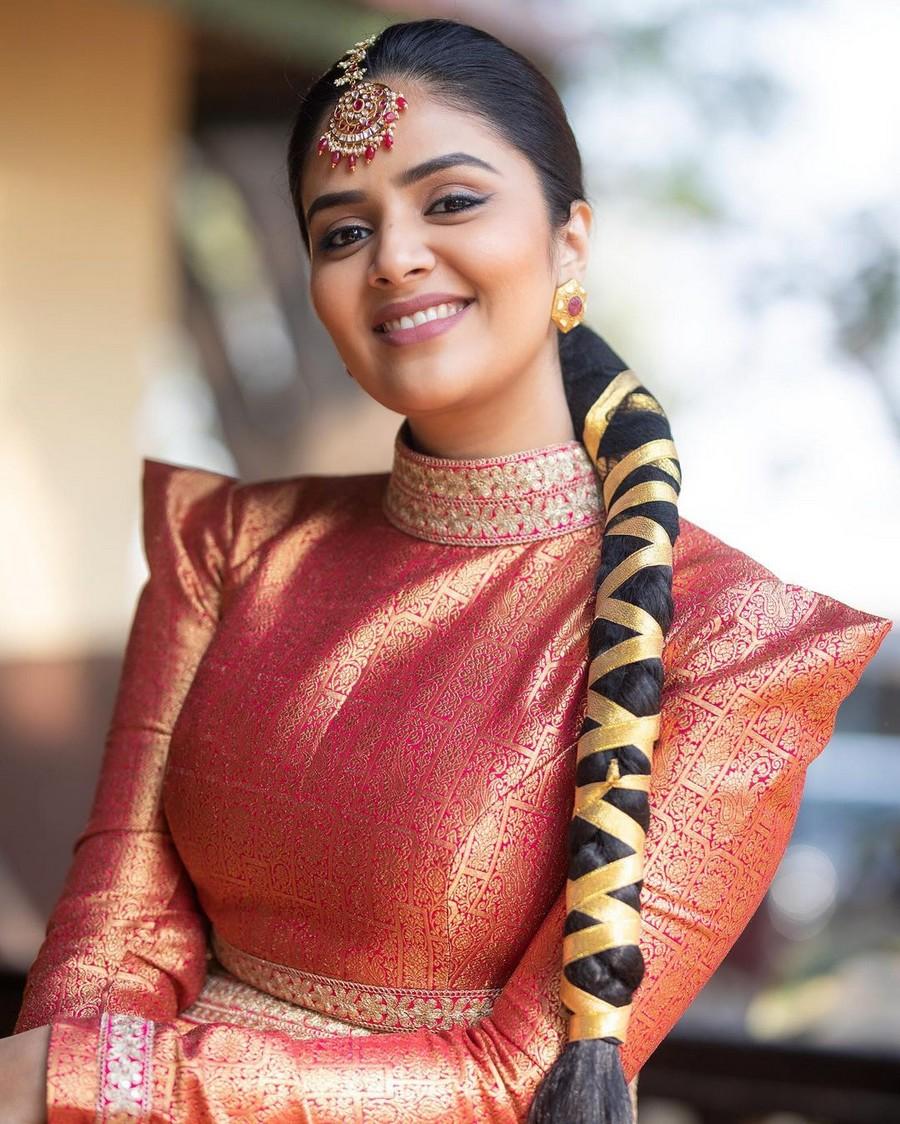 Sreemukhi 10