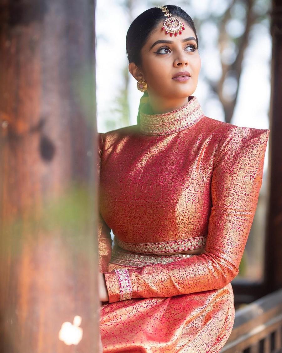 Sreemukhi 2
