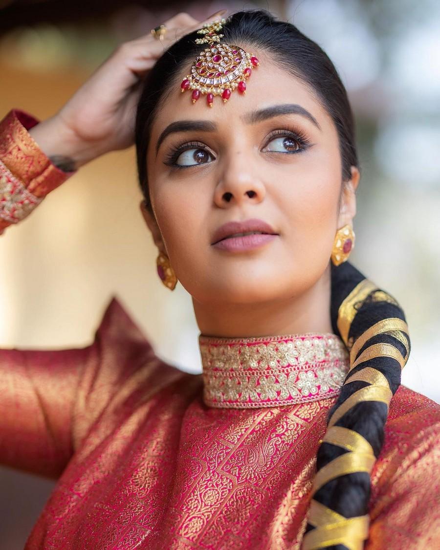 Sreemukhi 5