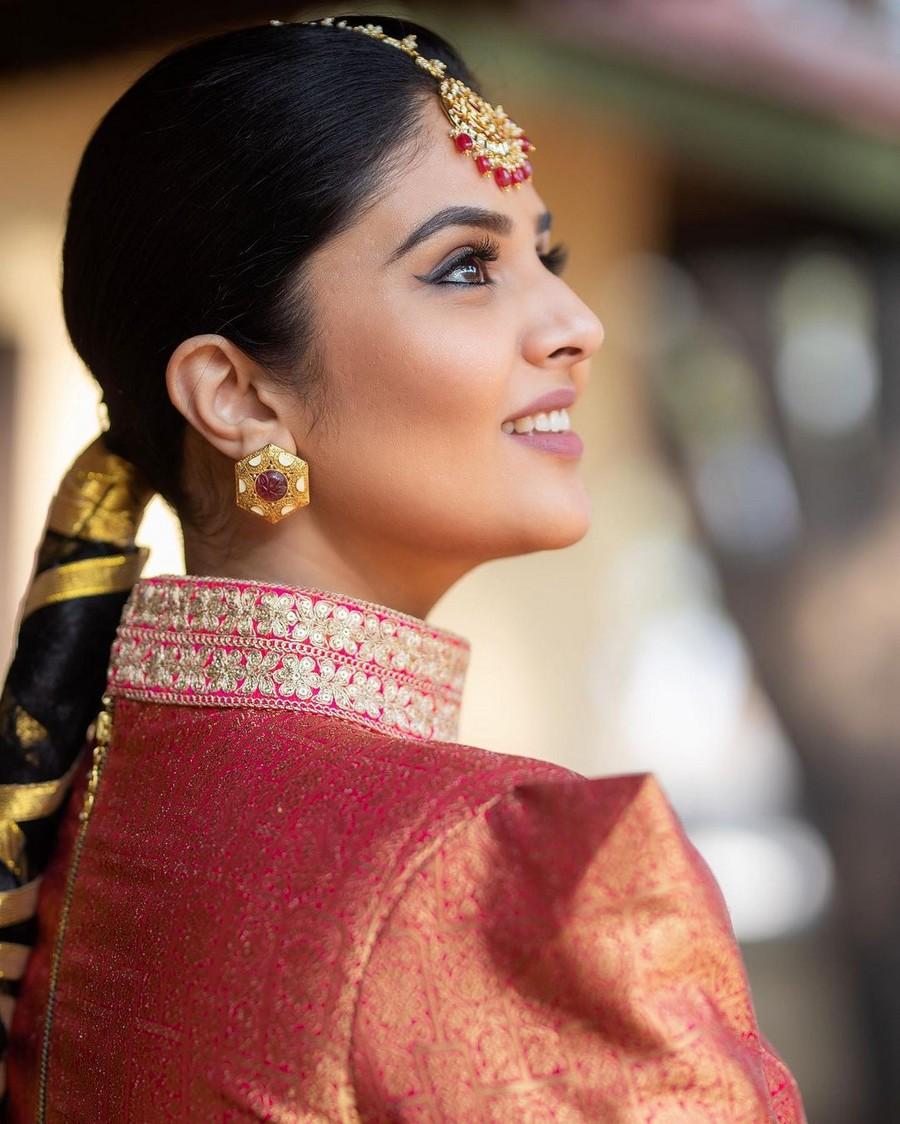 Sreemukhi 6