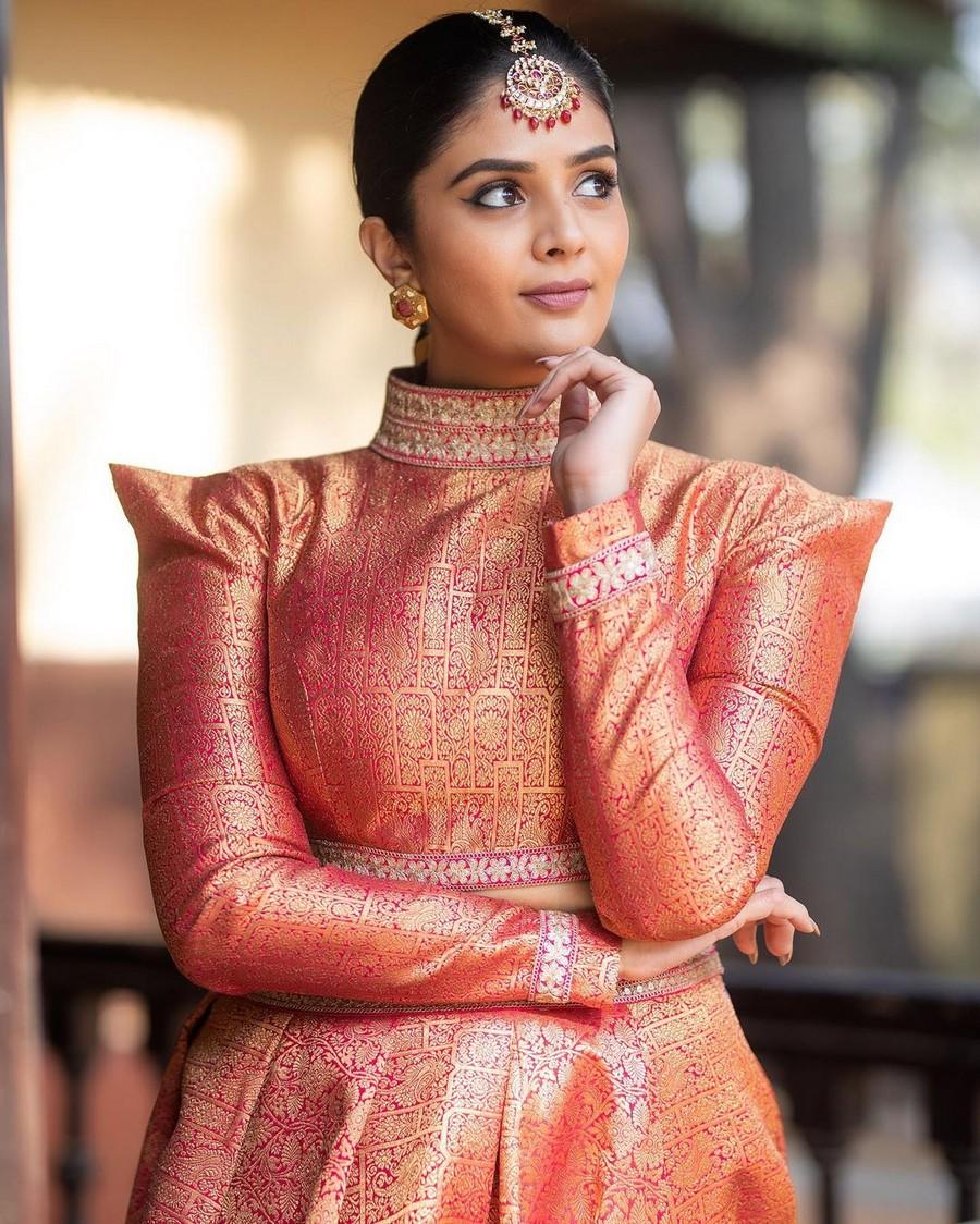Sreemukhi 7