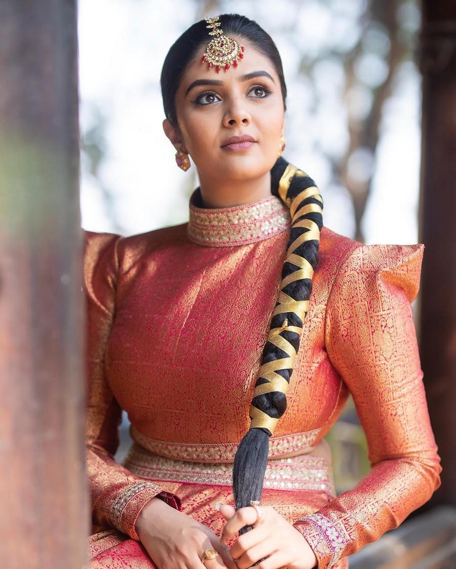 Sreemukhi 8
