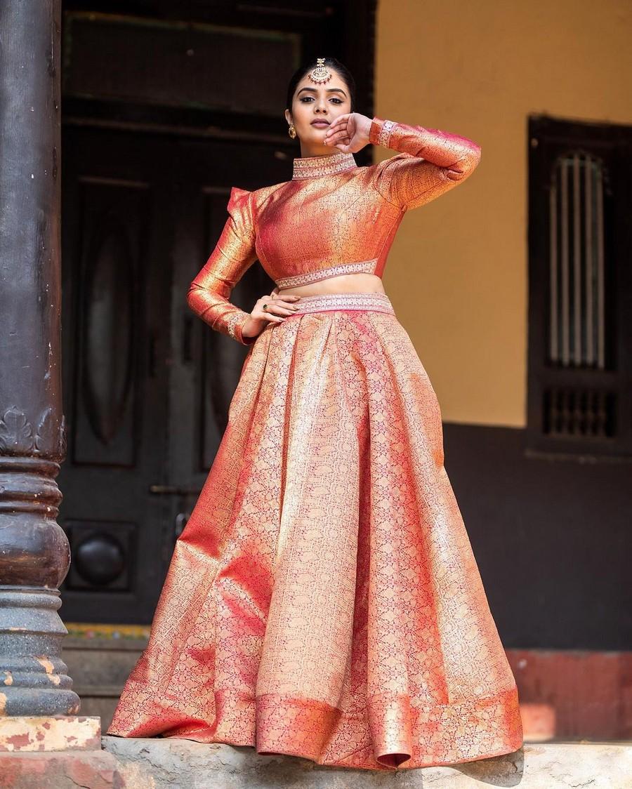 Sreemukhi 9