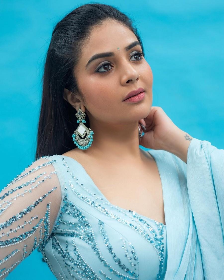 Sreemukhi 6