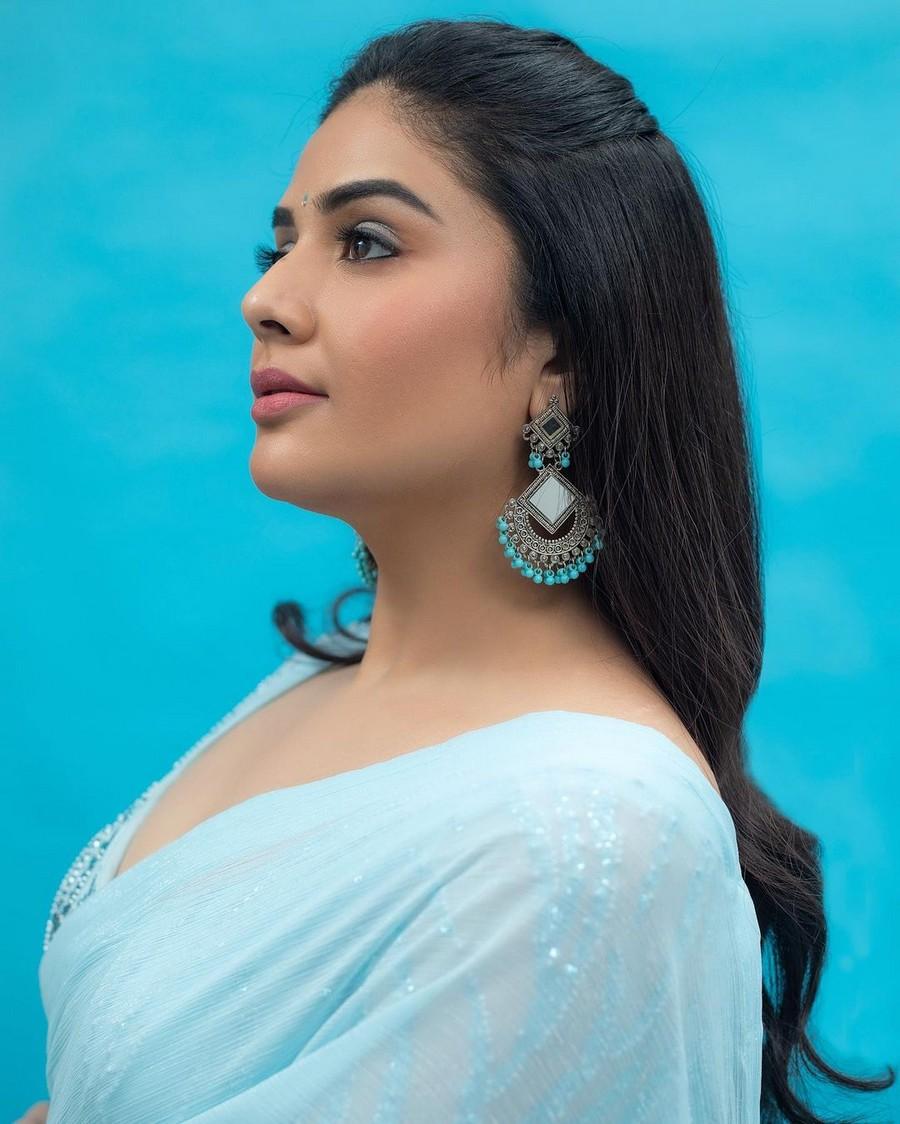Sreemukhi 8