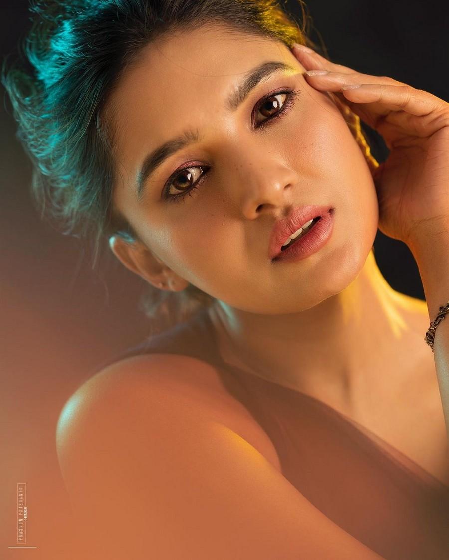 Vani Bhojan 8