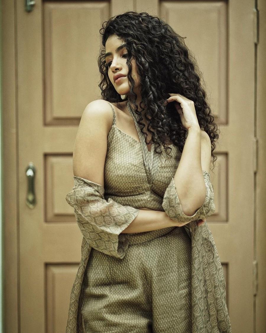 Anupama Parameswaran 10