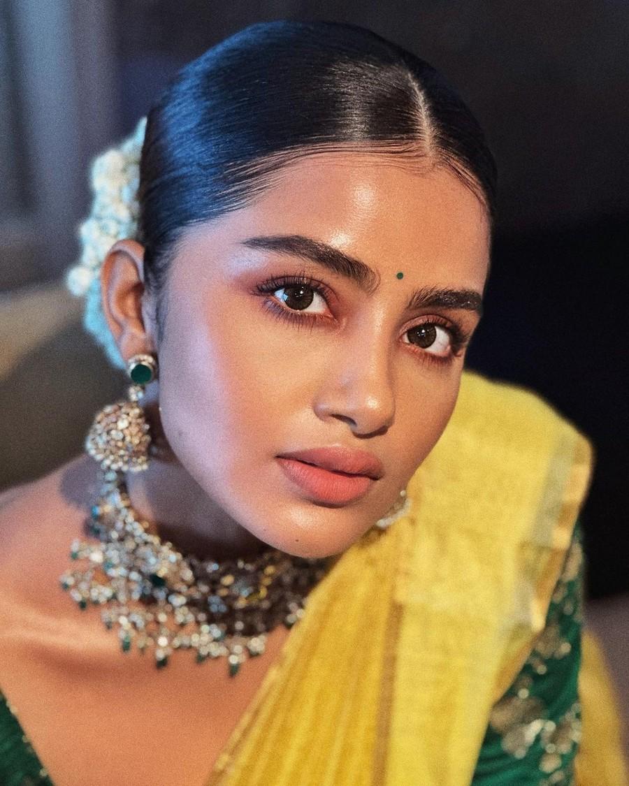 Anupama Parameswaran 12