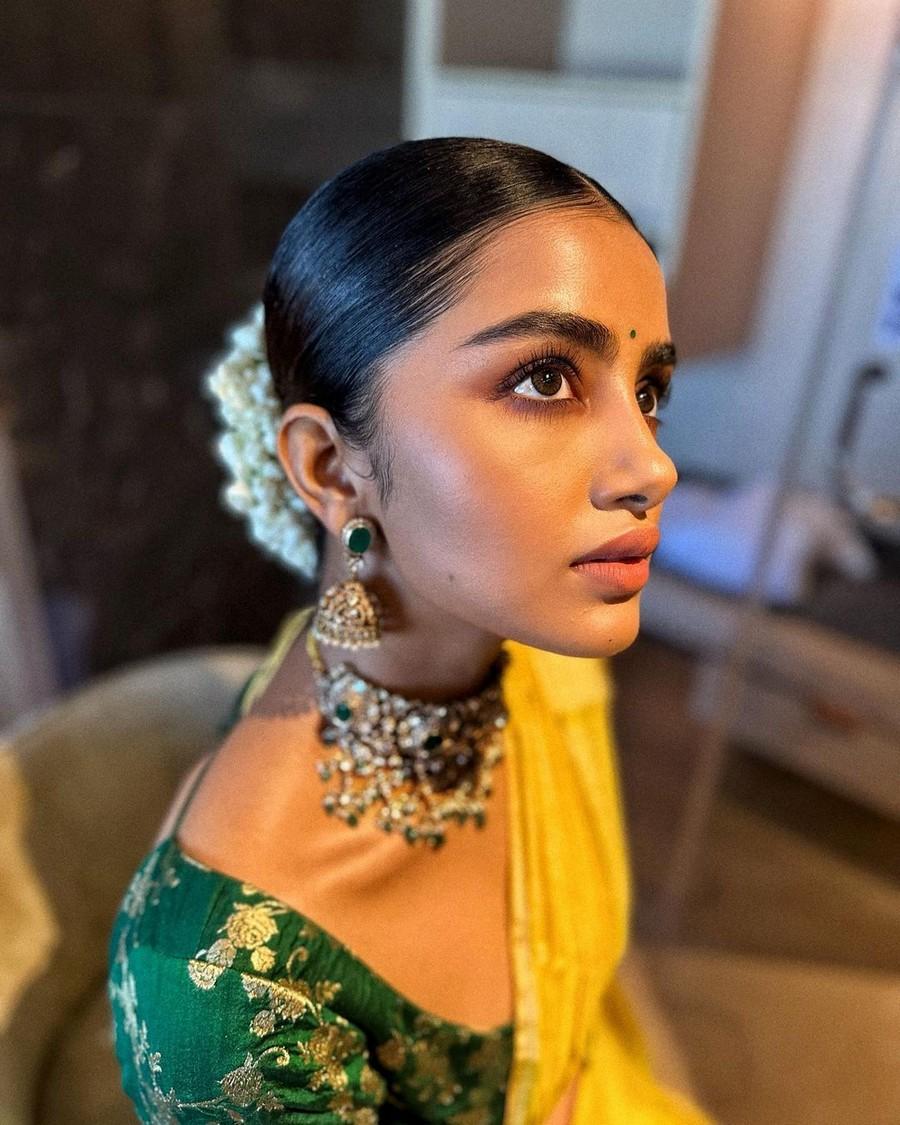 Anupama Parameswaran 13