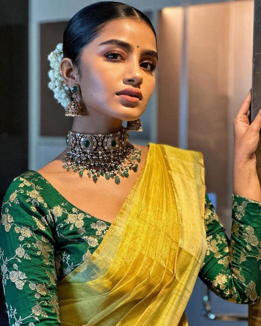 Anupama Parameswaran 15