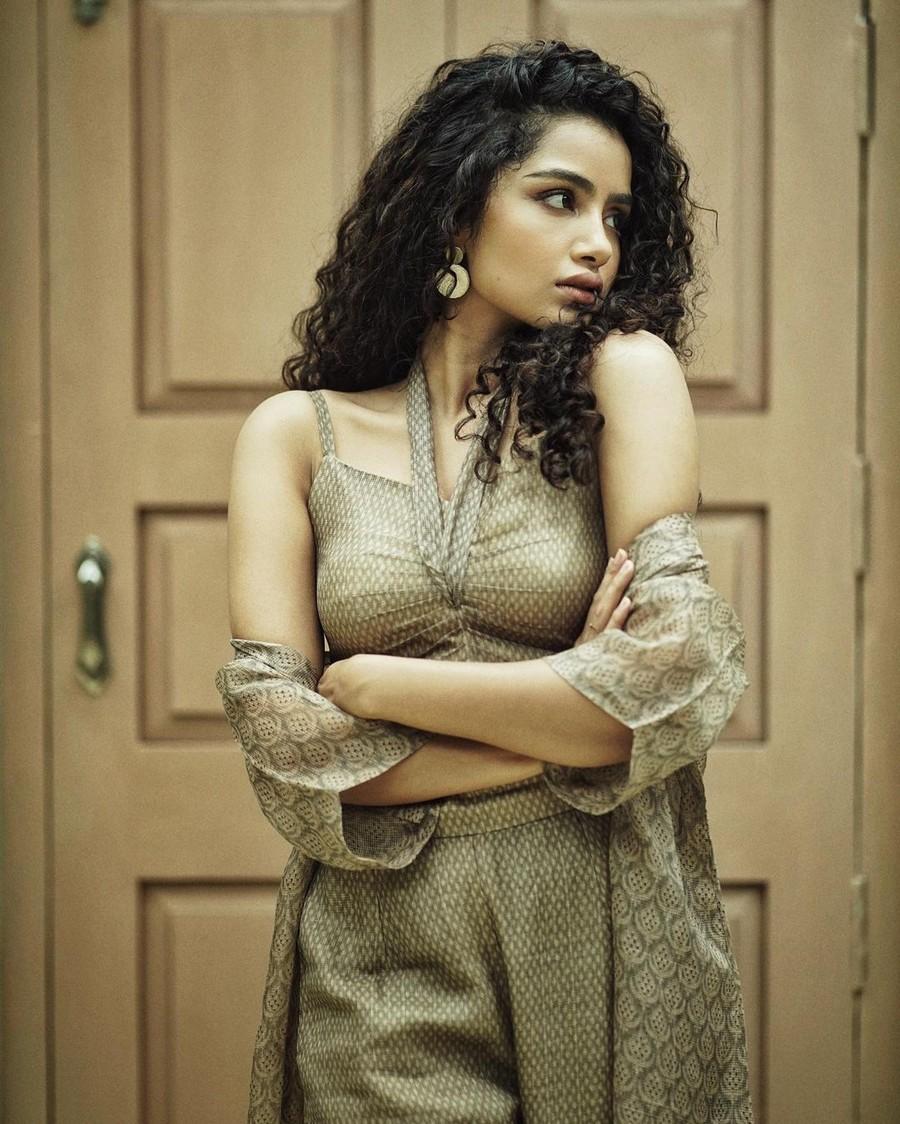 Anupama Parameswaran 6