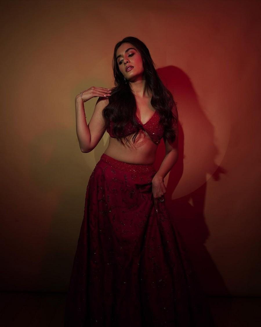 Divyansha Kaushik 4