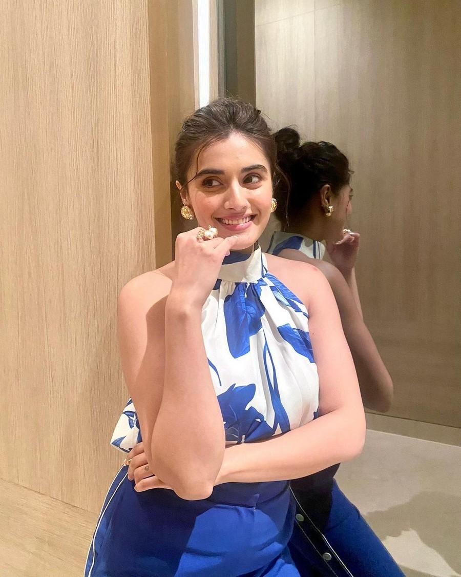 Divyansha Kaushik 5