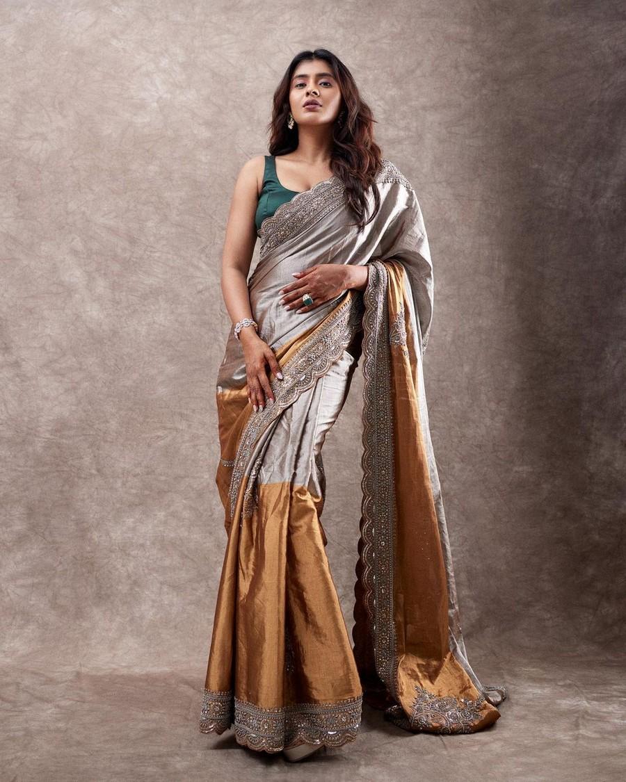 Hebah Patel 10