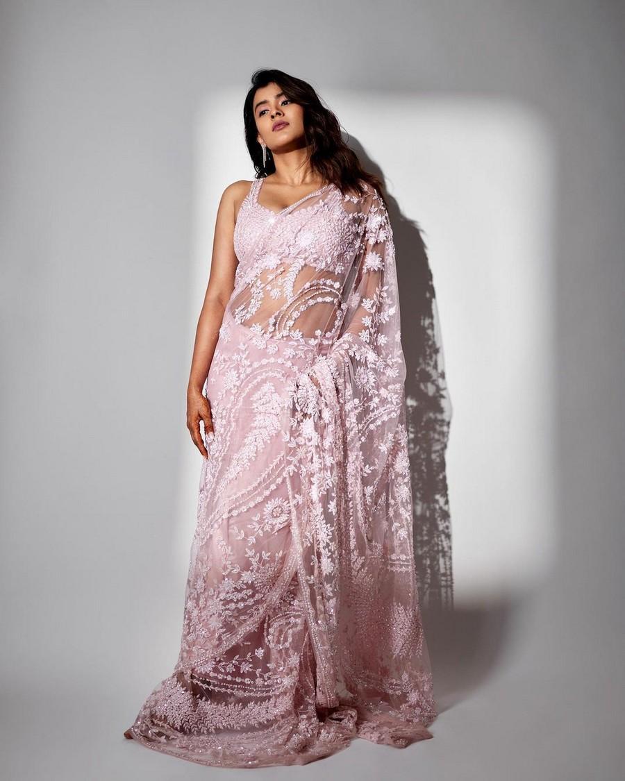 Hebah Patel 4