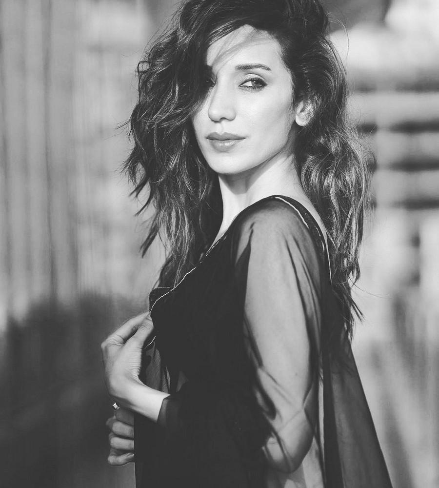 Heli Daruwala 11