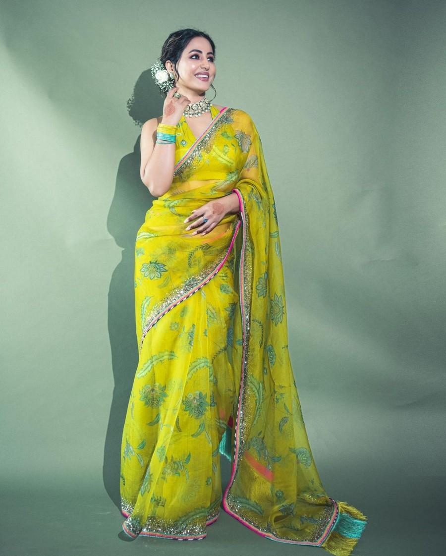 Hina Khan 15