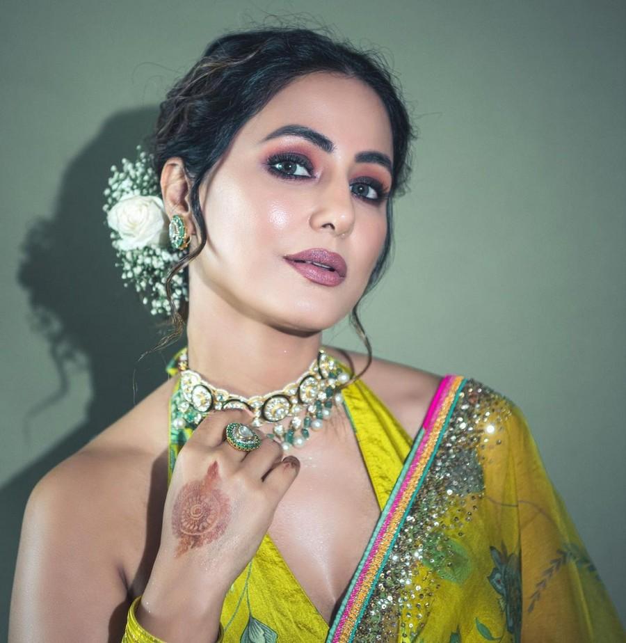 Hina Khan 24