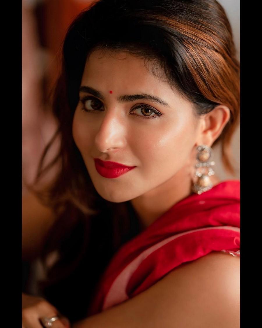 ISWARYA MENON 3