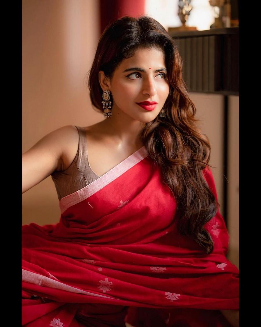 ISWARYA MENON 4