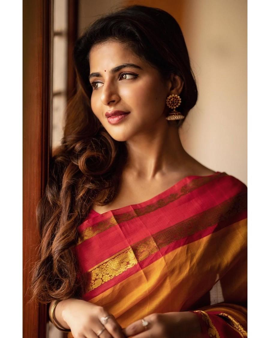 ISWARYA MENON 5