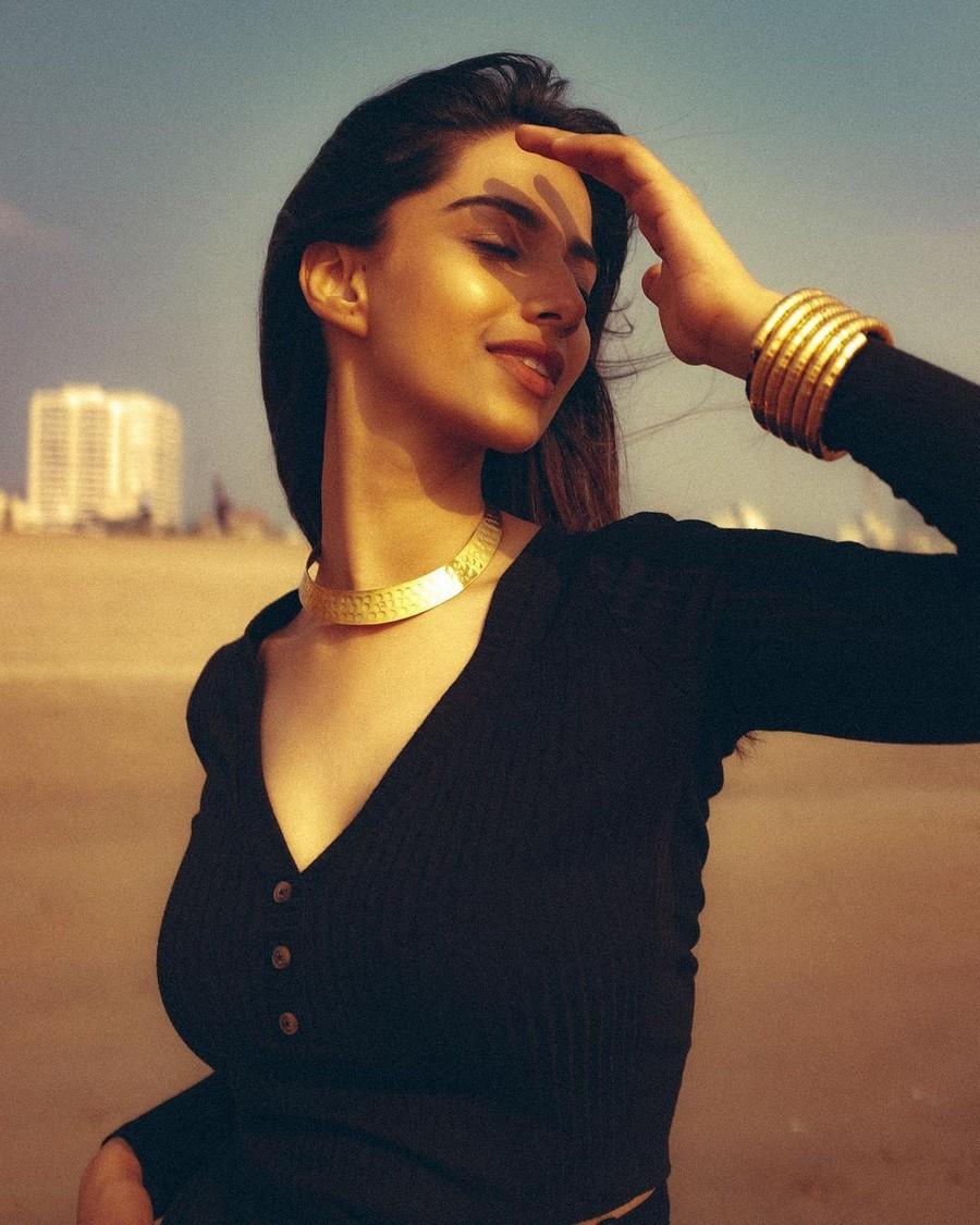 Meenakshii Chaudhary