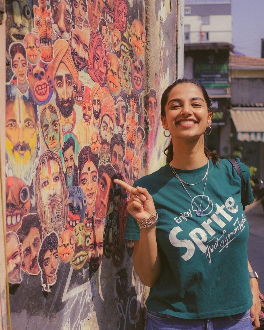 Meenakshii Chaudhary 11