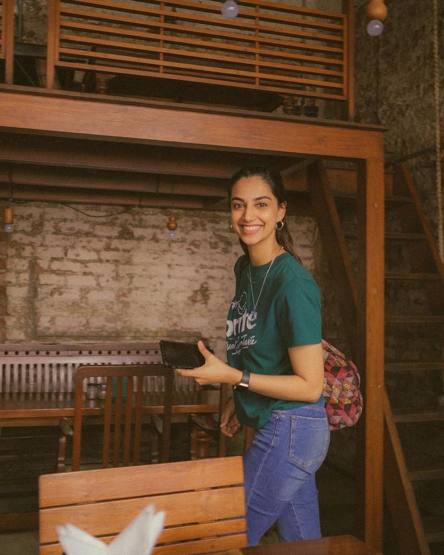 Meenakshii Chaudhary 14