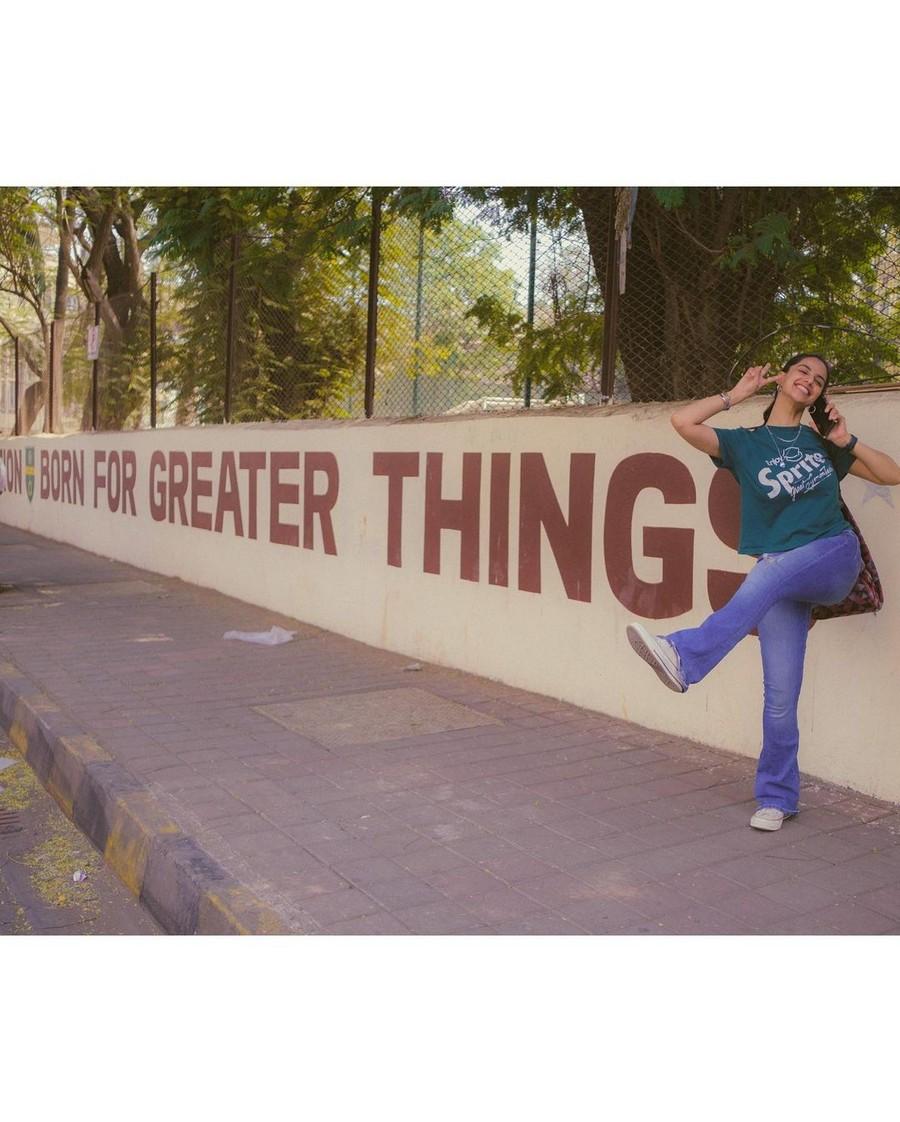 Meenakshii Chaudhary 16